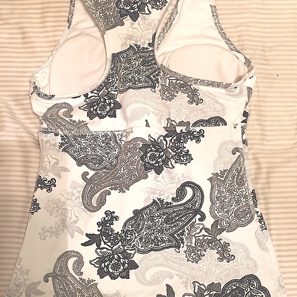 Ladies athletic wear - Picture 2 of 3